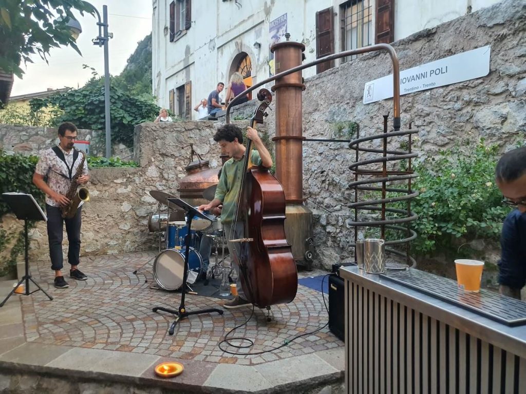 Il prossimo 1° agosto torna “Note di Grappa”, la grande manifestazione che celebra il borgo e la sua lunga tradizione distillatoria.