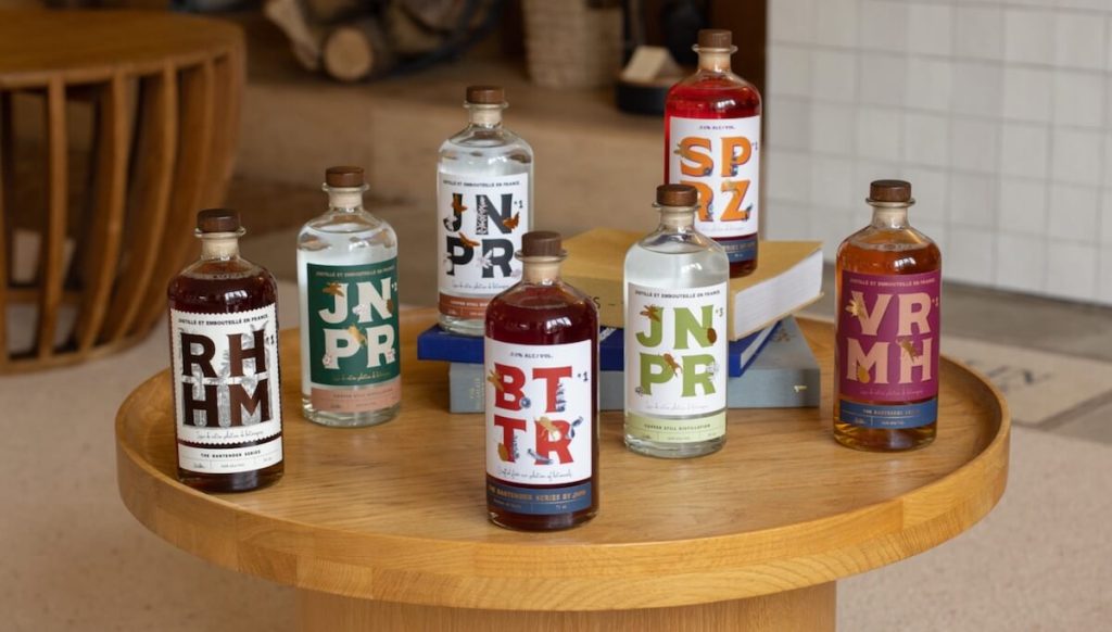 Sprz N°1 di Jnpr reinterpreta lo spritz in versione 0%, prodotto in Italia con botaniche locali e aromi autentici.
