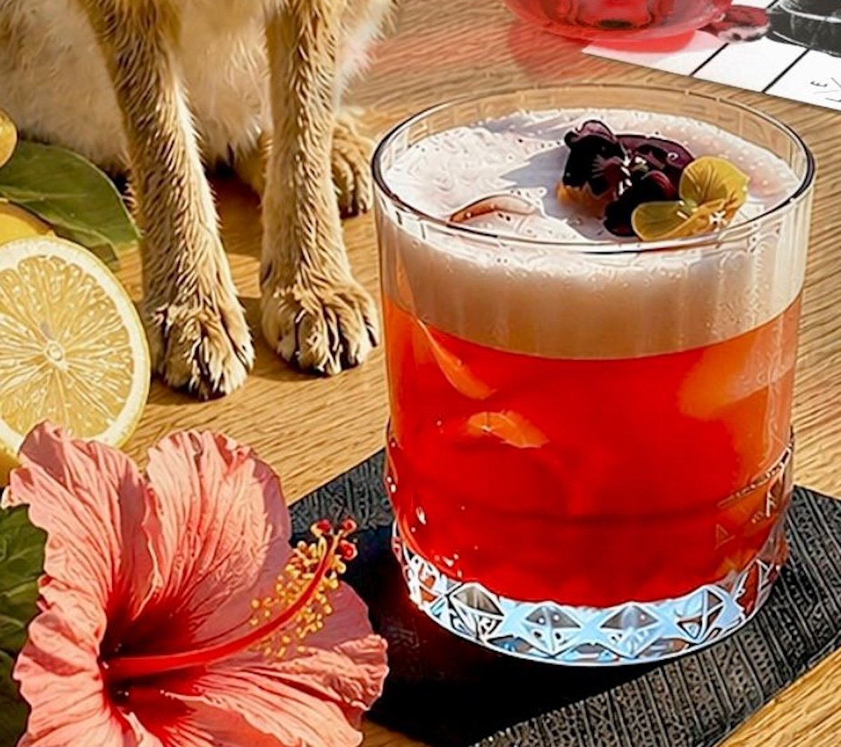 Glep celebra la Festa della Mamma con l’Hibisco Spinto Sour, cocktail fresco e floreale a base di Bitter Spinto e ibisco.